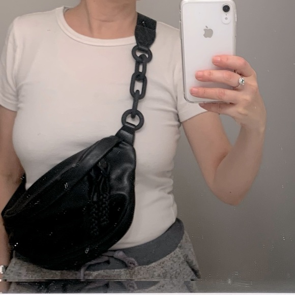 Sling bag w/ chain detail - Picture 2 of 10